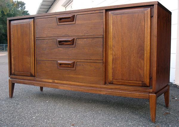 Vintage Mid Century Modern Credenza / Server