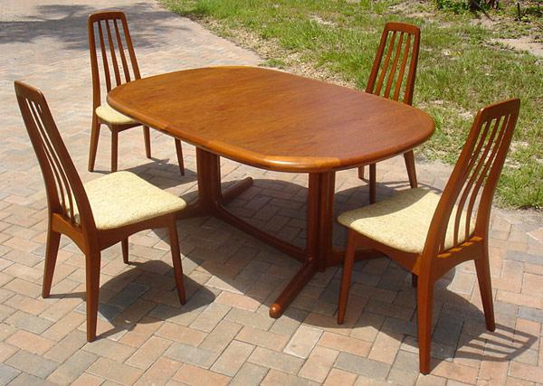 Valentinsen Danish Teak Rosewood Table with 4 Benny Linden Chairs