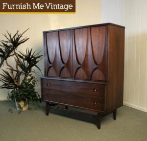 Vintage Broyhill Basilia Gentlemen’s Chest Dresser