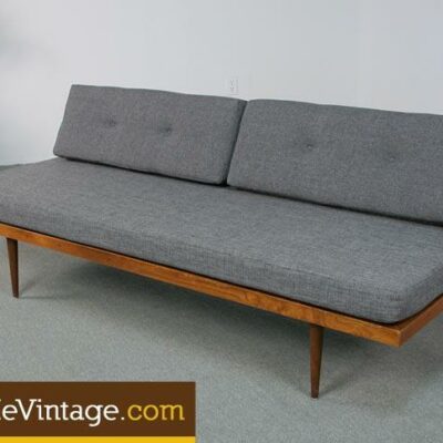 Retro Danish Style Daybed Hairpin Back