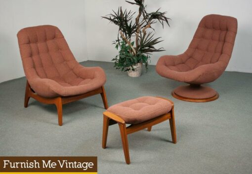 Sexy Mid Century Modern Quilted Teak Lounge Chair