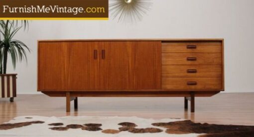 Minimalist Danish Modern Teak Credenza