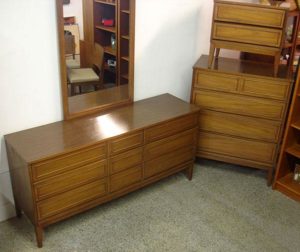 4-Piece Mid Century Modern Bedroom Set By Dixie