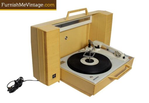 Vintage GE Wildcat Portable Record Player