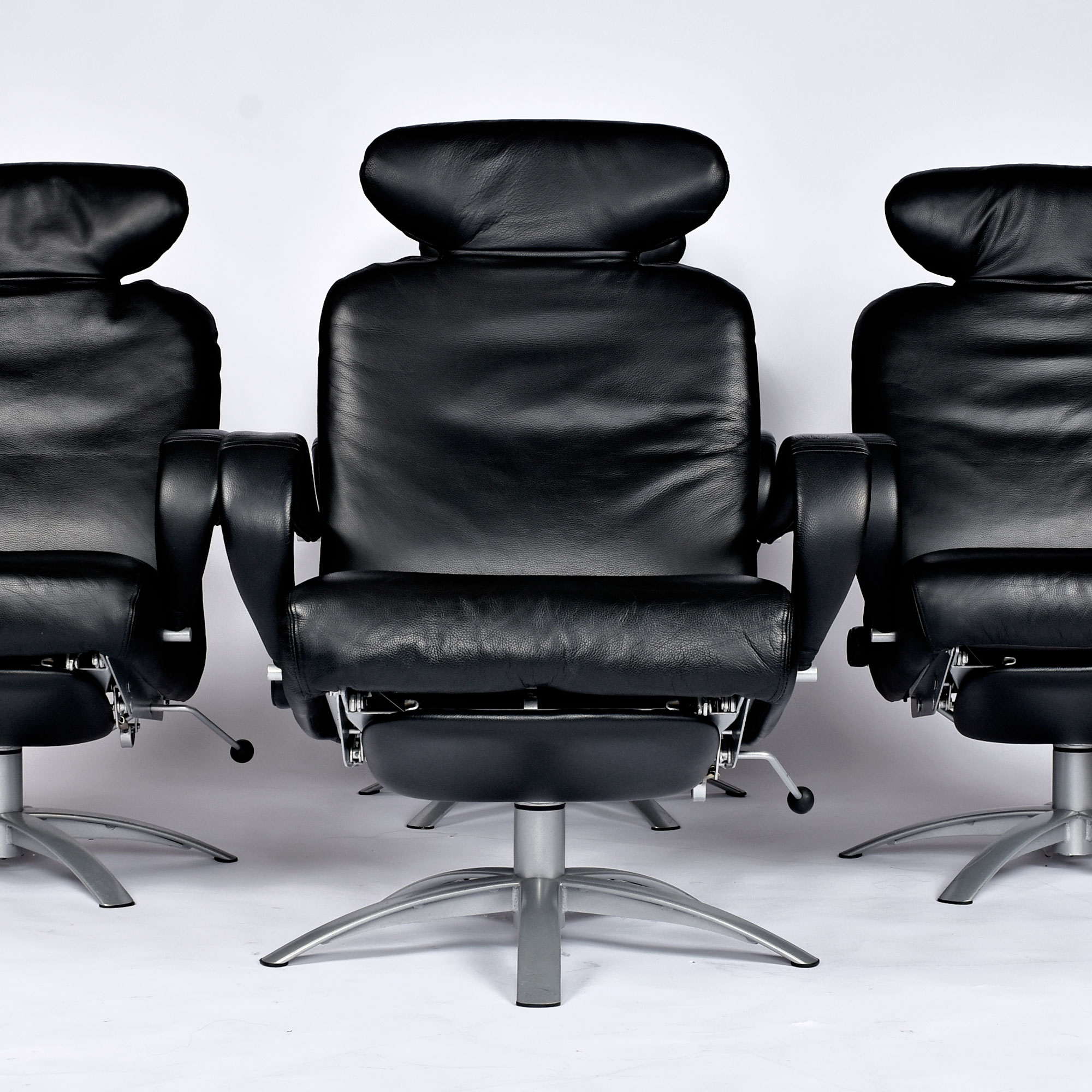Percival Lafer relax recliner in black leather