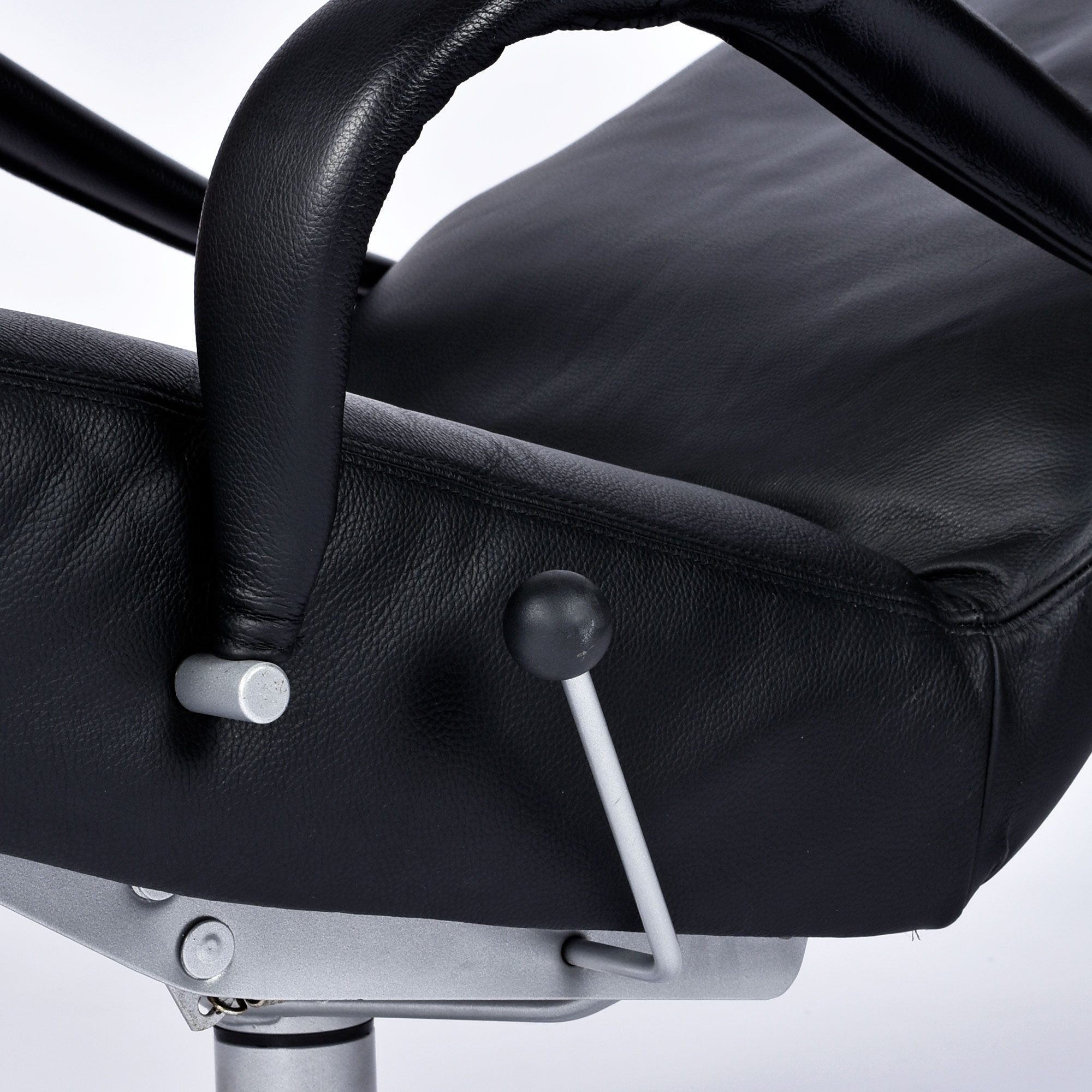 Percival Lafer relax recliner in black leather