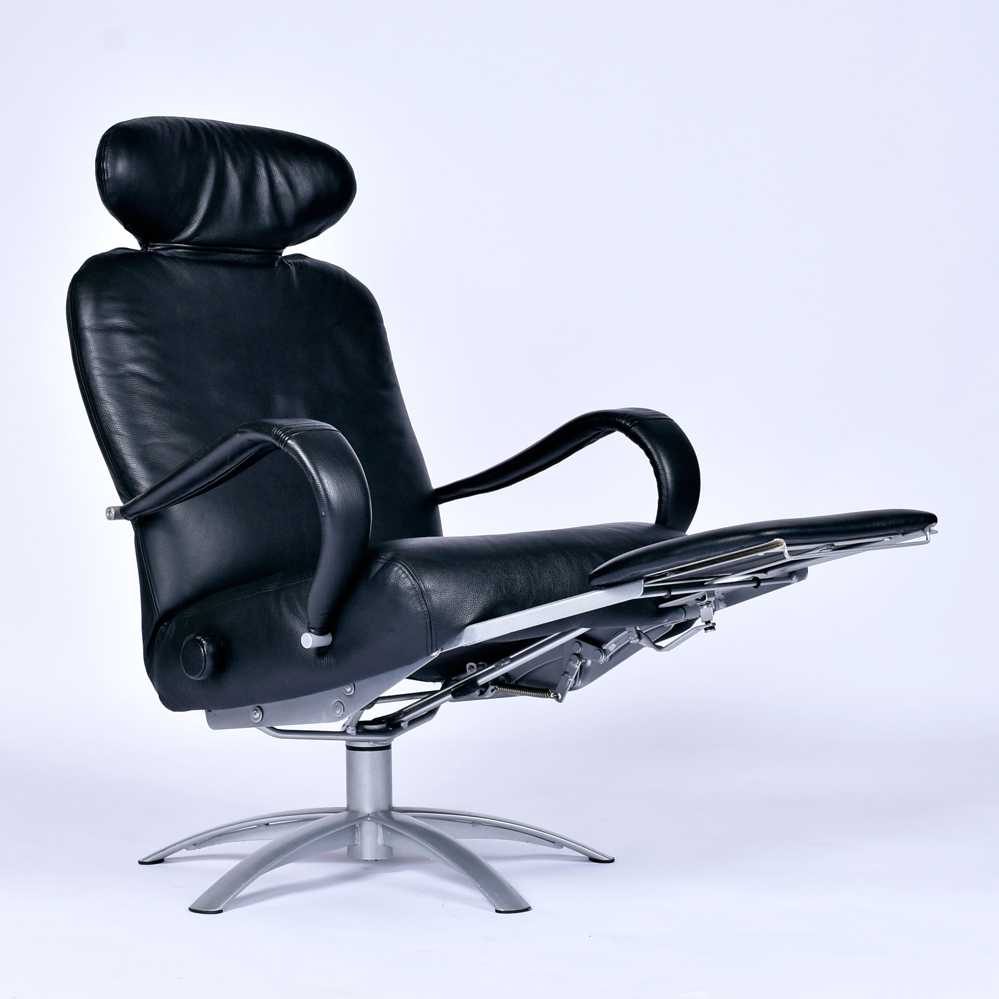 Percival Lafer relax recliner in black leather